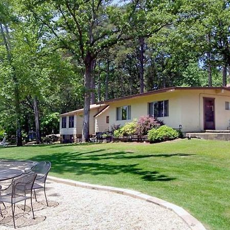 #02 - Unique Lakeside Studio Cottage- Pet Friendly Hot Springs Zewnętrze zdjęcie