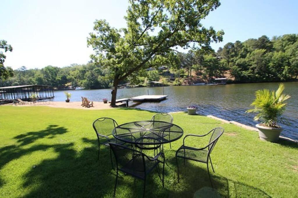 #02 - Unique Lakeside Studio Cottage- Pet Friendly Hot Springs Zewnętrze zdjęcie