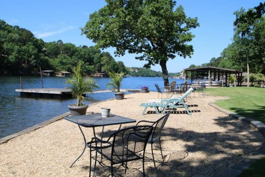 #02 - Unique Lakeside Studio Cottage- Pet Friendly Hot Springs Zewnętrze zdjęcie
