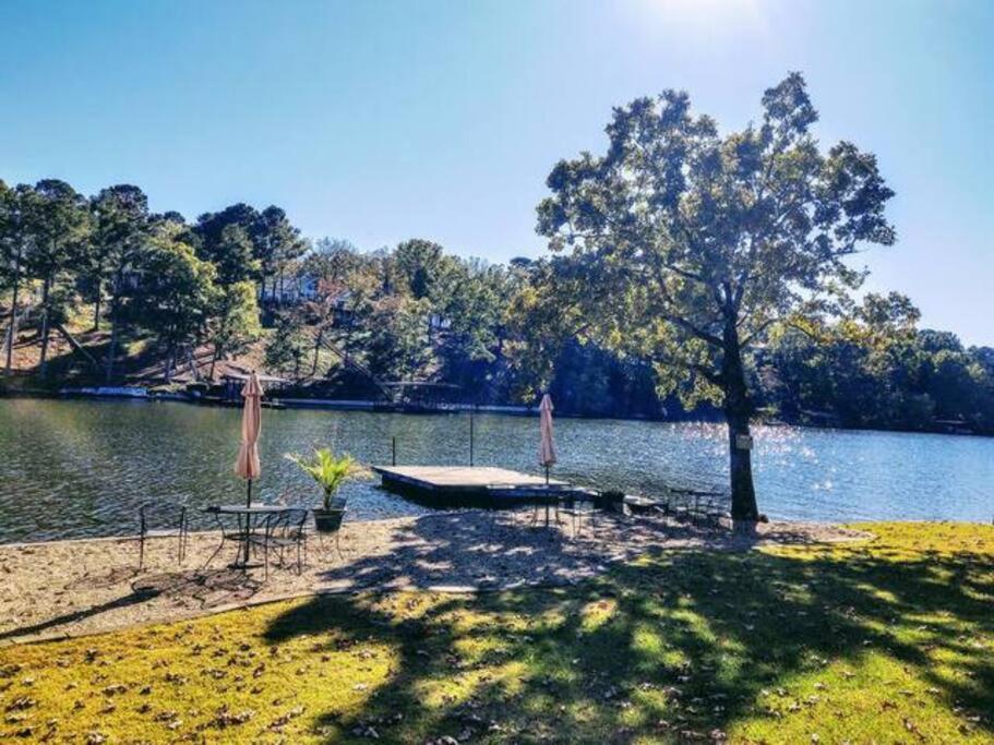 #02 - Unique Lakeside Studio Cottage- Pet Friendly Hot Springs Zewnętrze zdjęcie