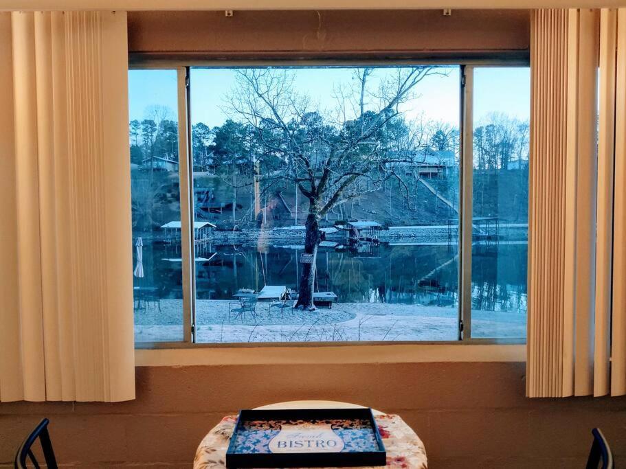 #02 - Unique Lakeside Studio Cottage- Pet Friendly Hot Springs Zewnętrze zdjęcie