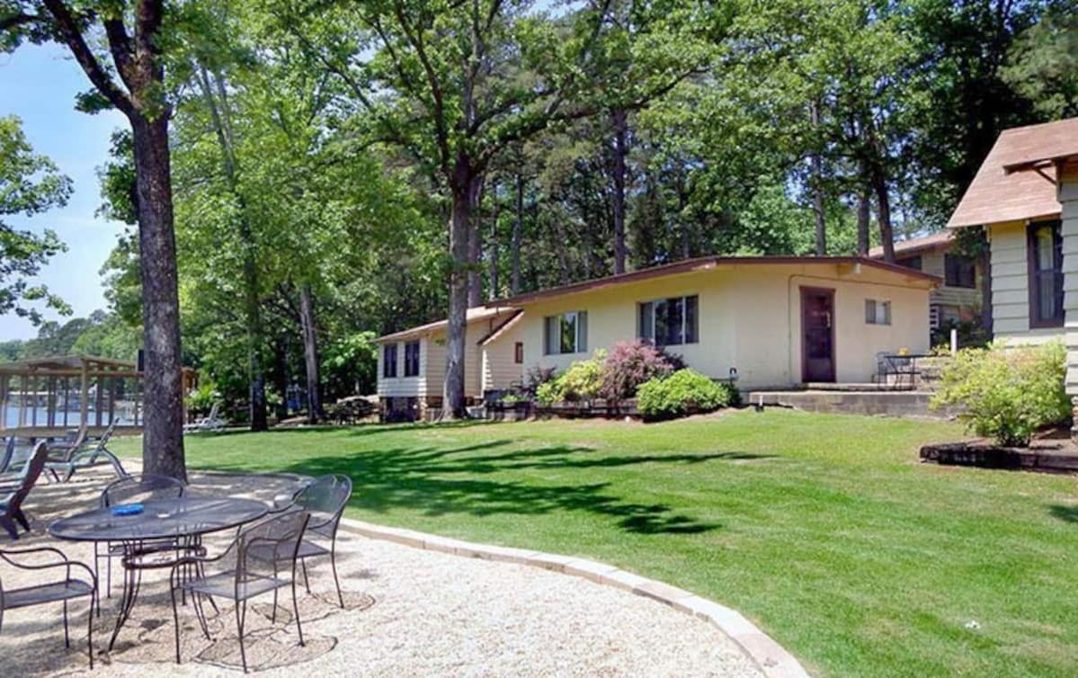 #02 - Unique Lakeside Studio Cottage- Pet Friendly Hot Springs Zewnętrze zdjęcie
